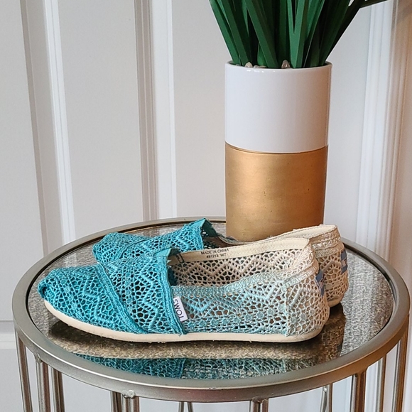 TOMS - Picture 2 of 3